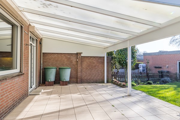 Foto - Te koop: Hoekwoning met garage, tuin, veel licht en mogelijkheden